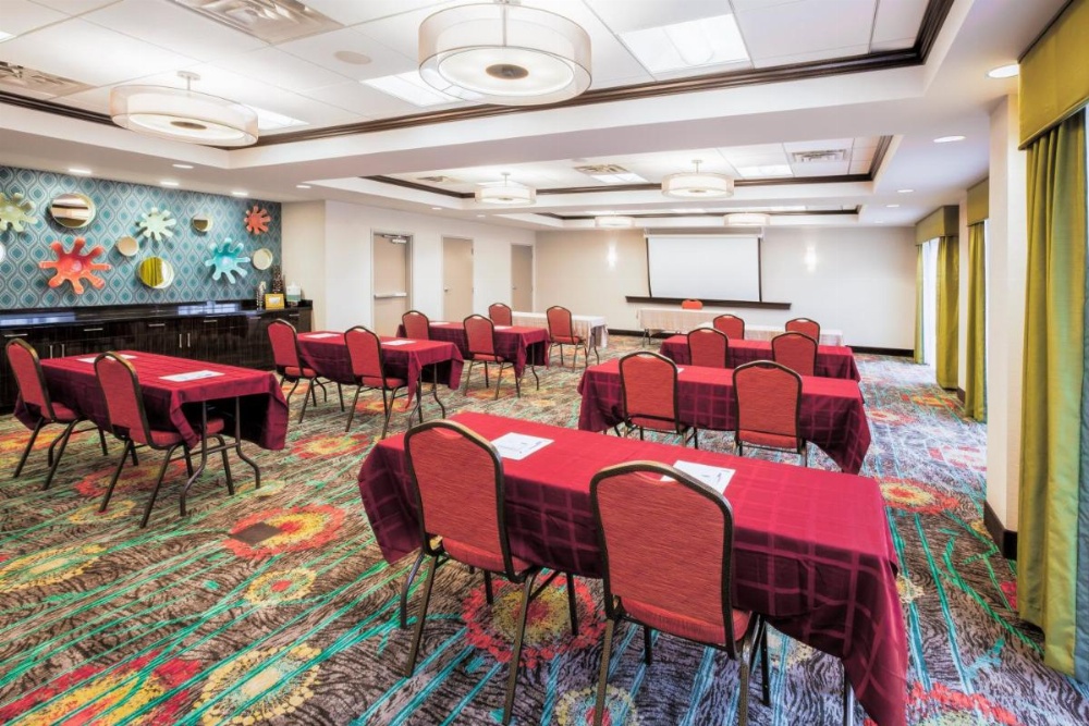 Holiday Inn Express & Suites Eureka Image 14