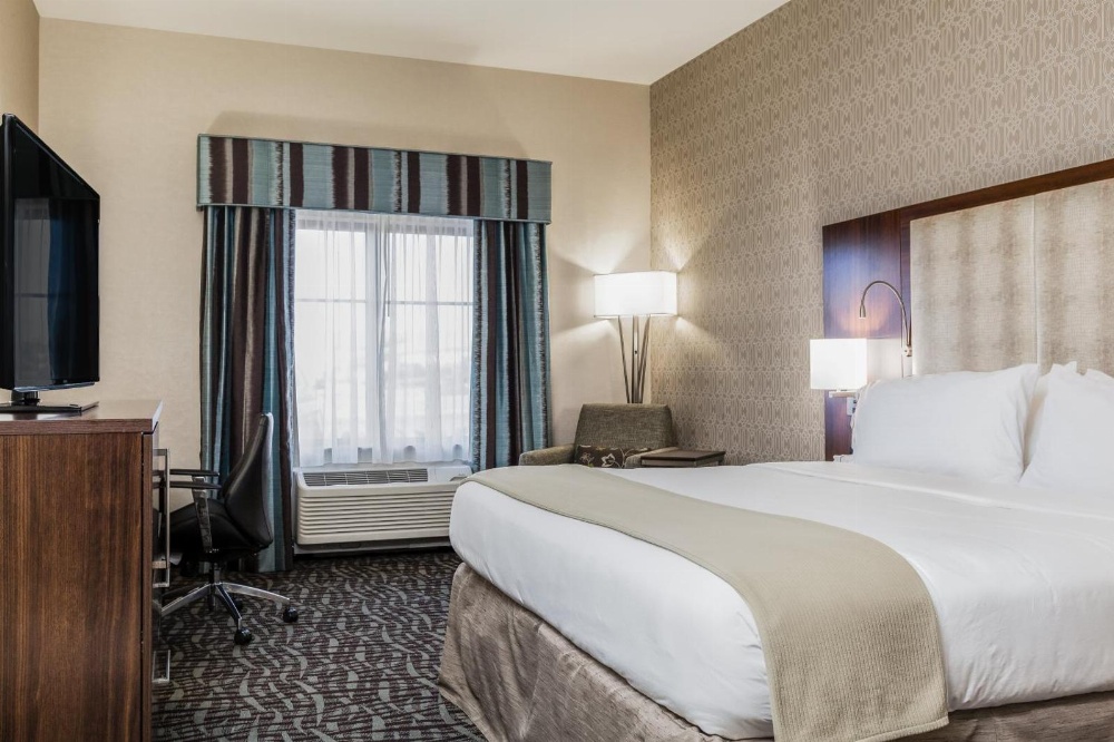 Holiday Inn Express & Suites Eureka Main image